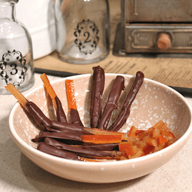 Cáscara de Naranja con Chocolate Cáscara de Naranja con Chocolate